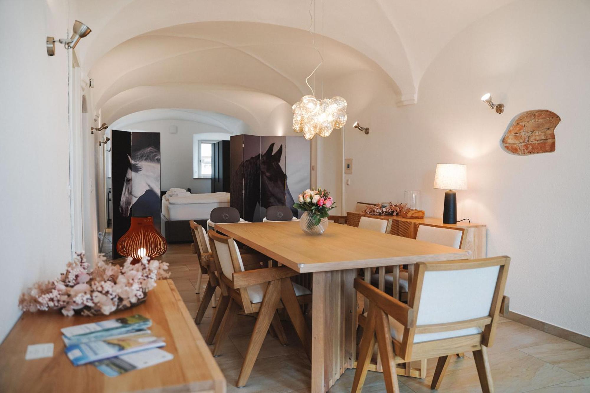 Black Horse Family Apartment - Barrierearm - Pfotenglueck - Familienzeit By Loewenherz Homes Stephanskirchen Exterior photo